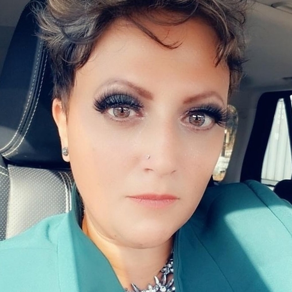 Meet your Posher, Sabrina - Picture 1 of 1